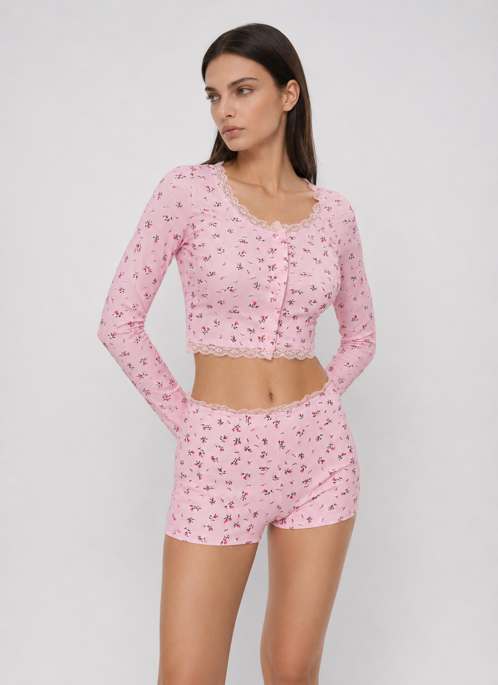 Pijama floral com camisola curta de manga comprida