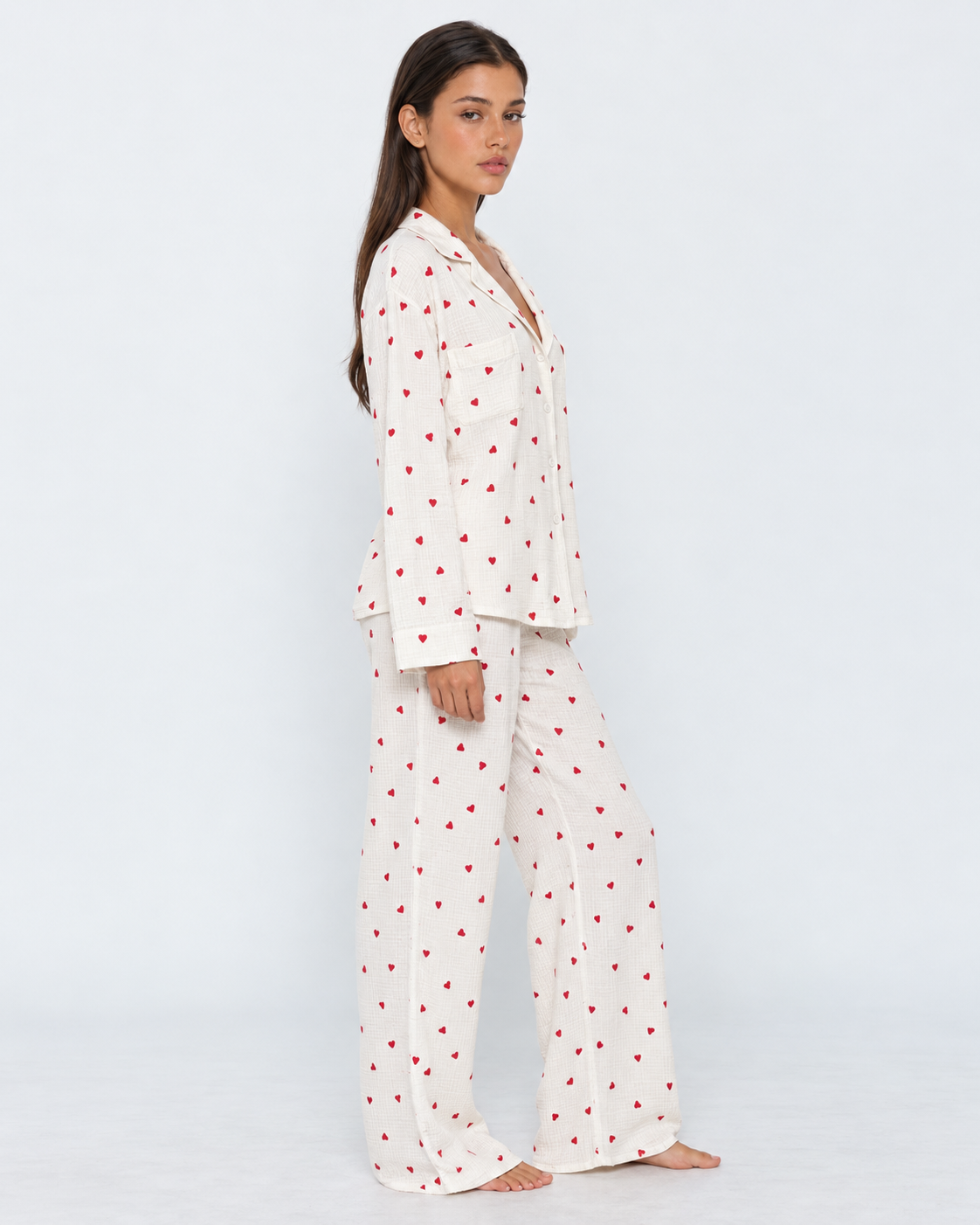 Pijama comprido com pequenos corações