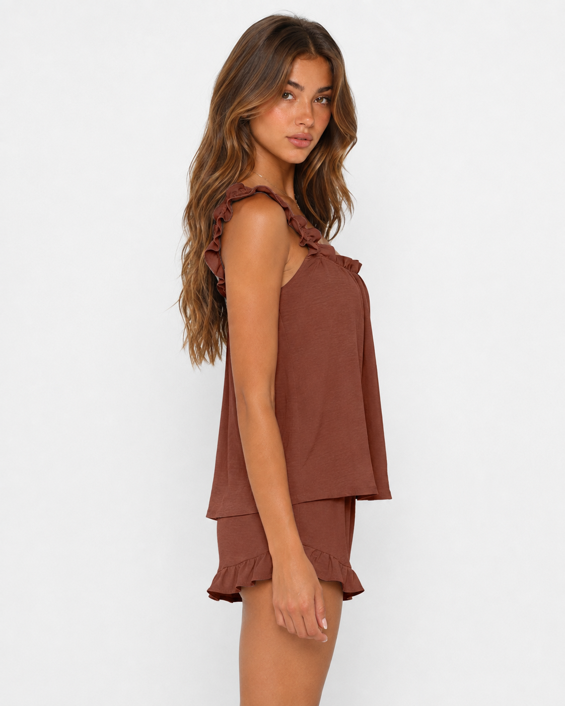 Conjunto leve com alças e calções com folhos