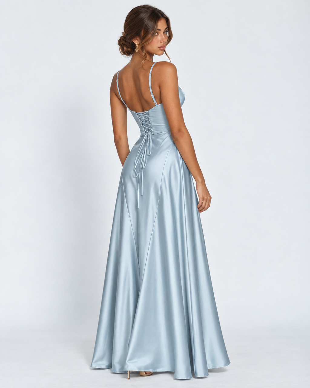 Vestido longo em cetim com corpete e cordões nas costas
