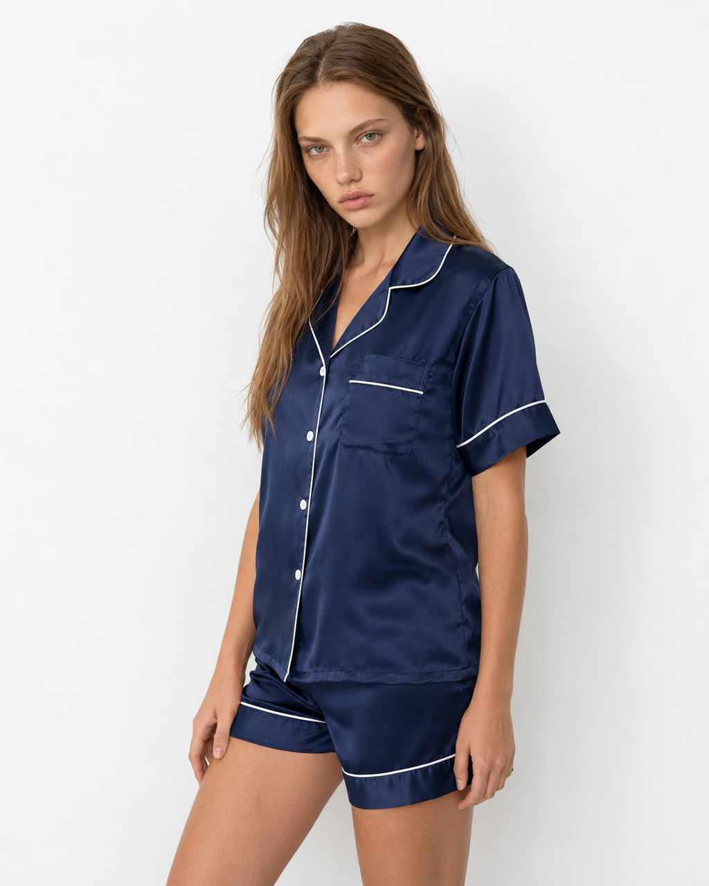 Pijama curto Monaco em cetim com vivos contrastantes