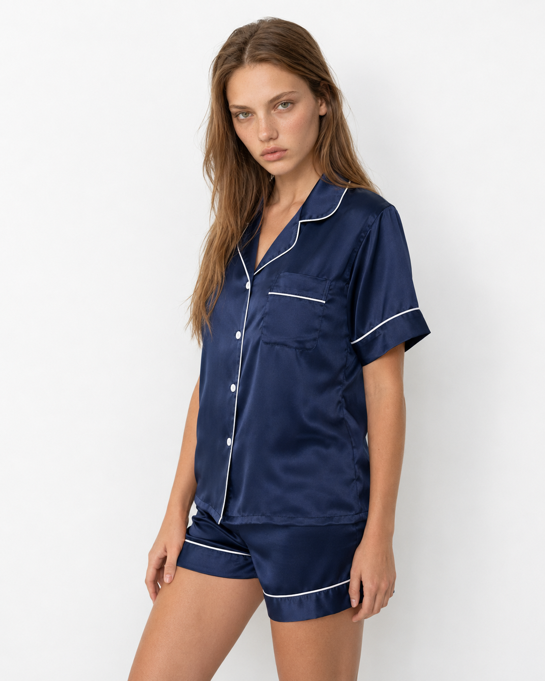 Pijama curto Monaco em cetim com vivos contrastantes