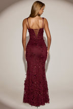 Vestido longo Vasanta com corpete e aplicações florais em vermelho vinho