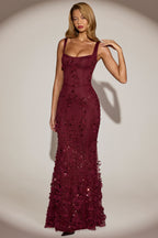 Vestido longo Vasanta com corpete e aplicações florais em vermelho vinho