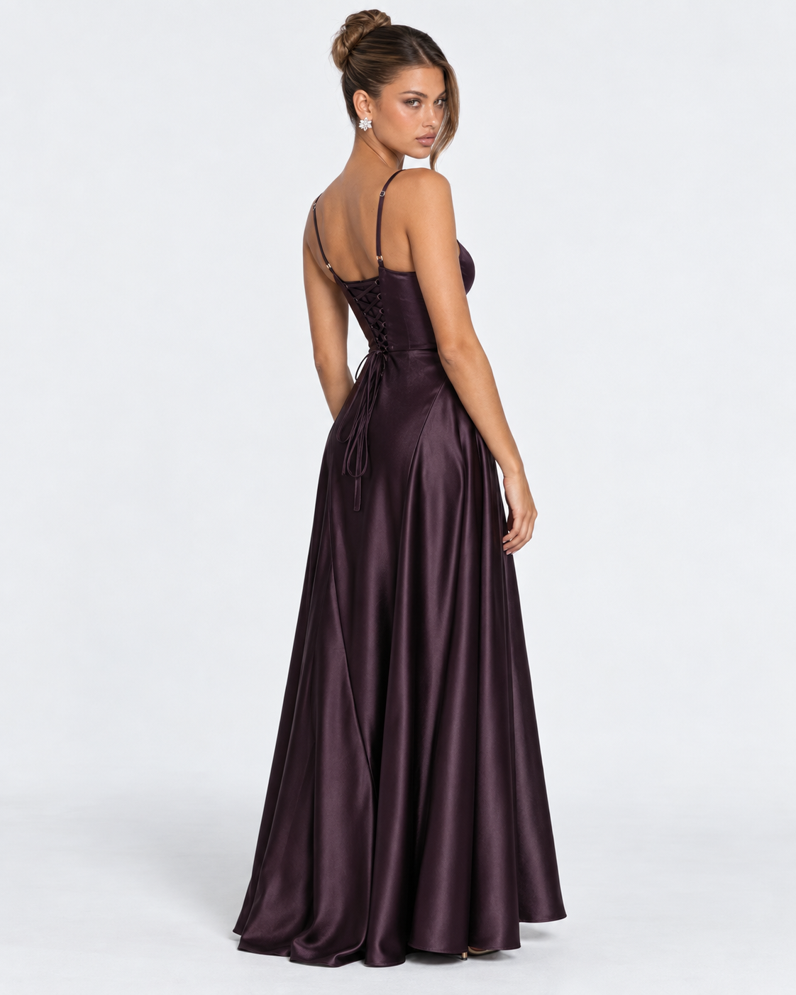 Vestido longo em cetim com corpete e cordões nas costas