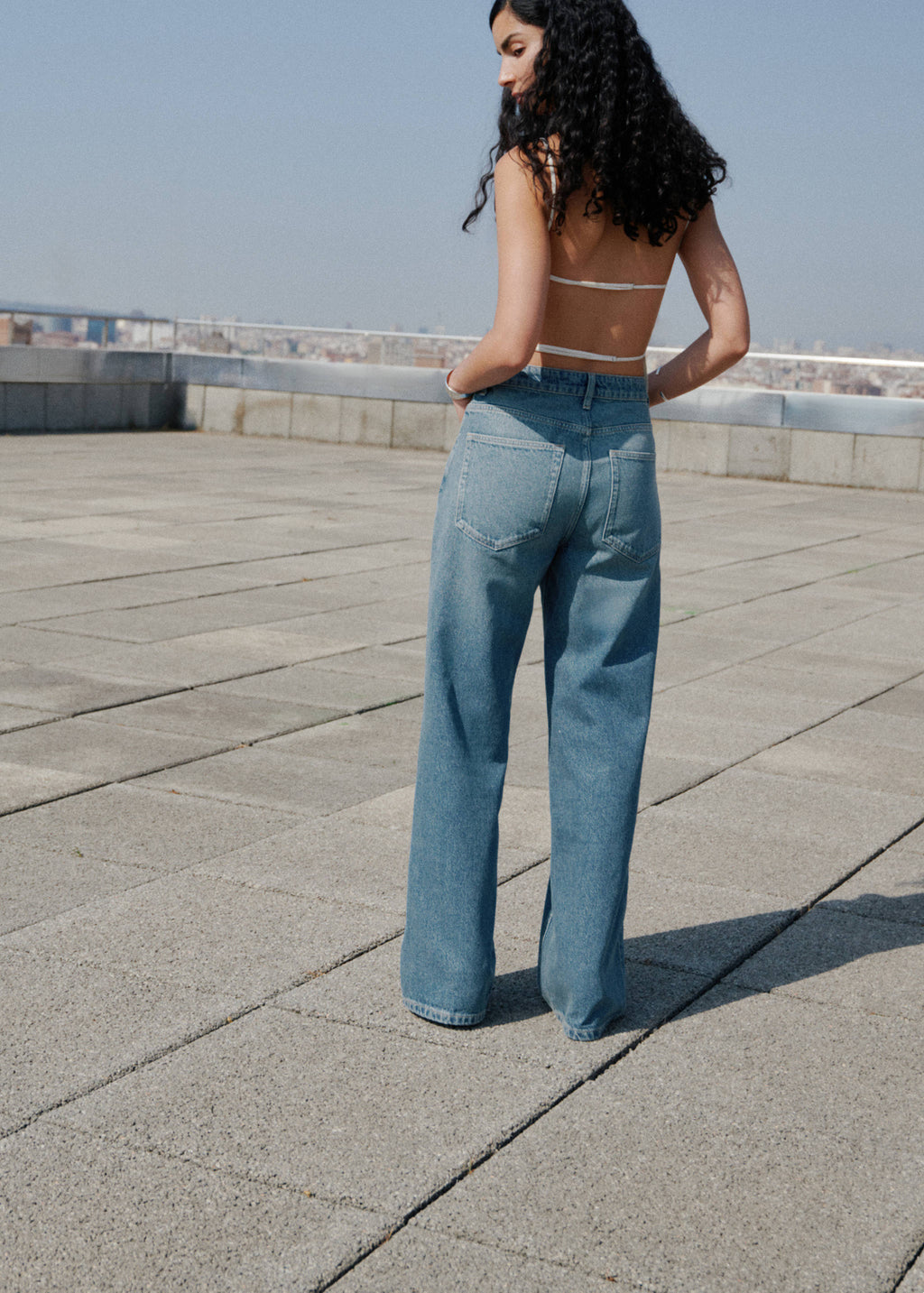 Jeans retos com cintura de altura média - Verso do artigo
