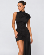 Vestido curto assimétrico com drapeado lateral comprido