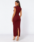 Vestido longo com ombros estruturados e decote em V