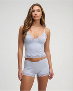 Conjunto suave de camisola e calções com renda ondulada
