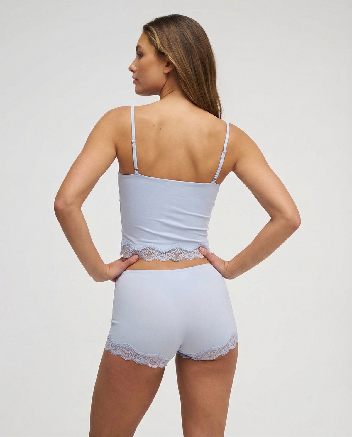 Conjunto suave de camisola e calções com renda ondulada
