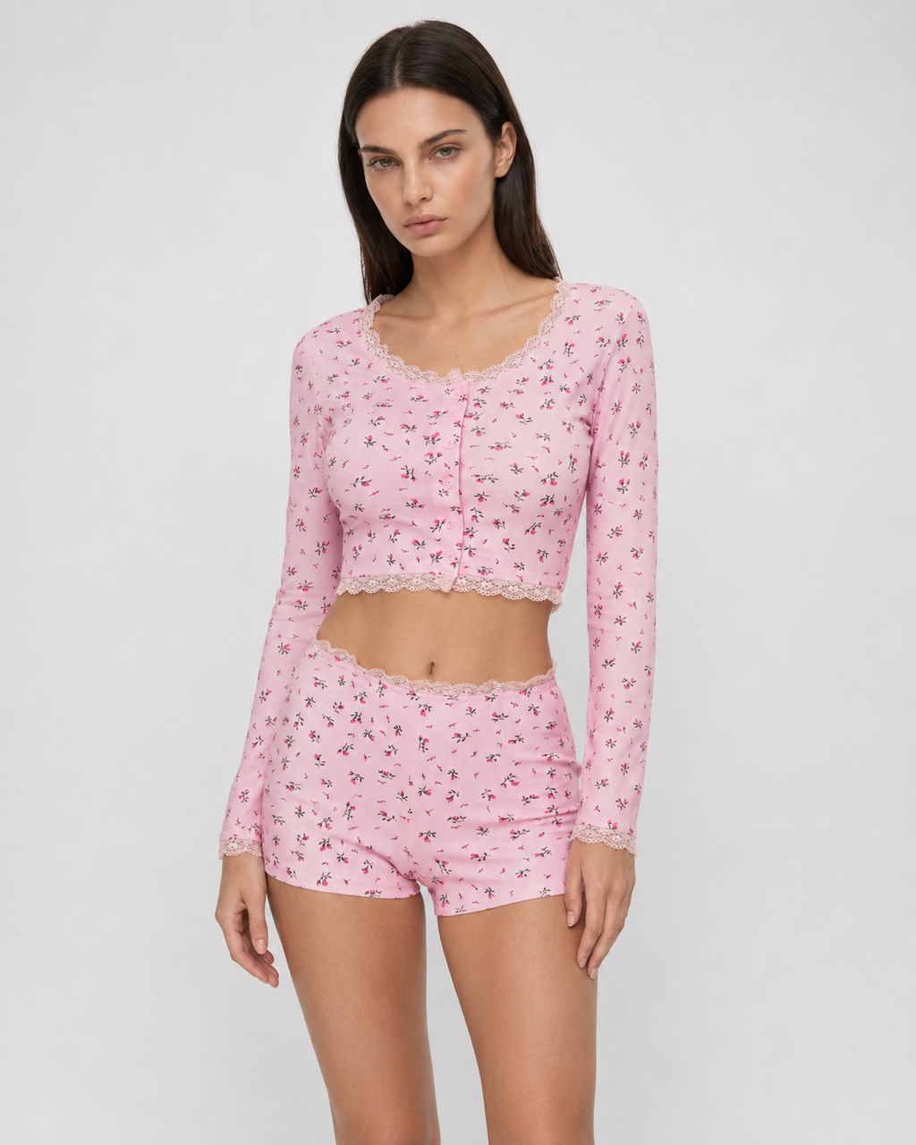 Pijama floral com camisola curta de manga comprida