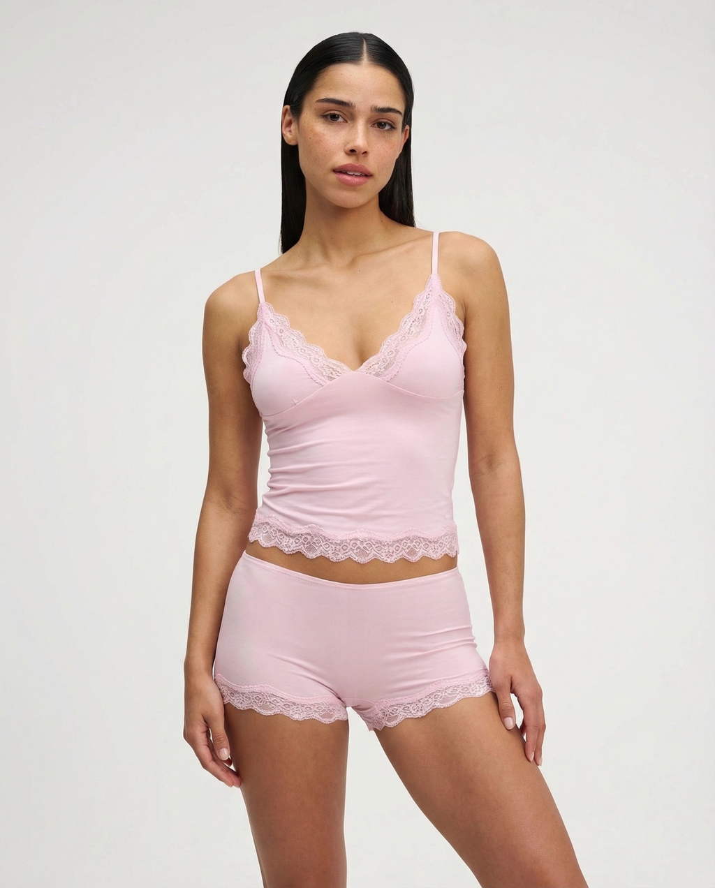 Conjunto suave de camisola e calções com renda ondulada