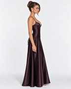 Vestido longo em cetim com corpete e cordões nas costas
