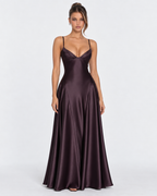 Vestido longo em cetim com corpete e cordões nas costas