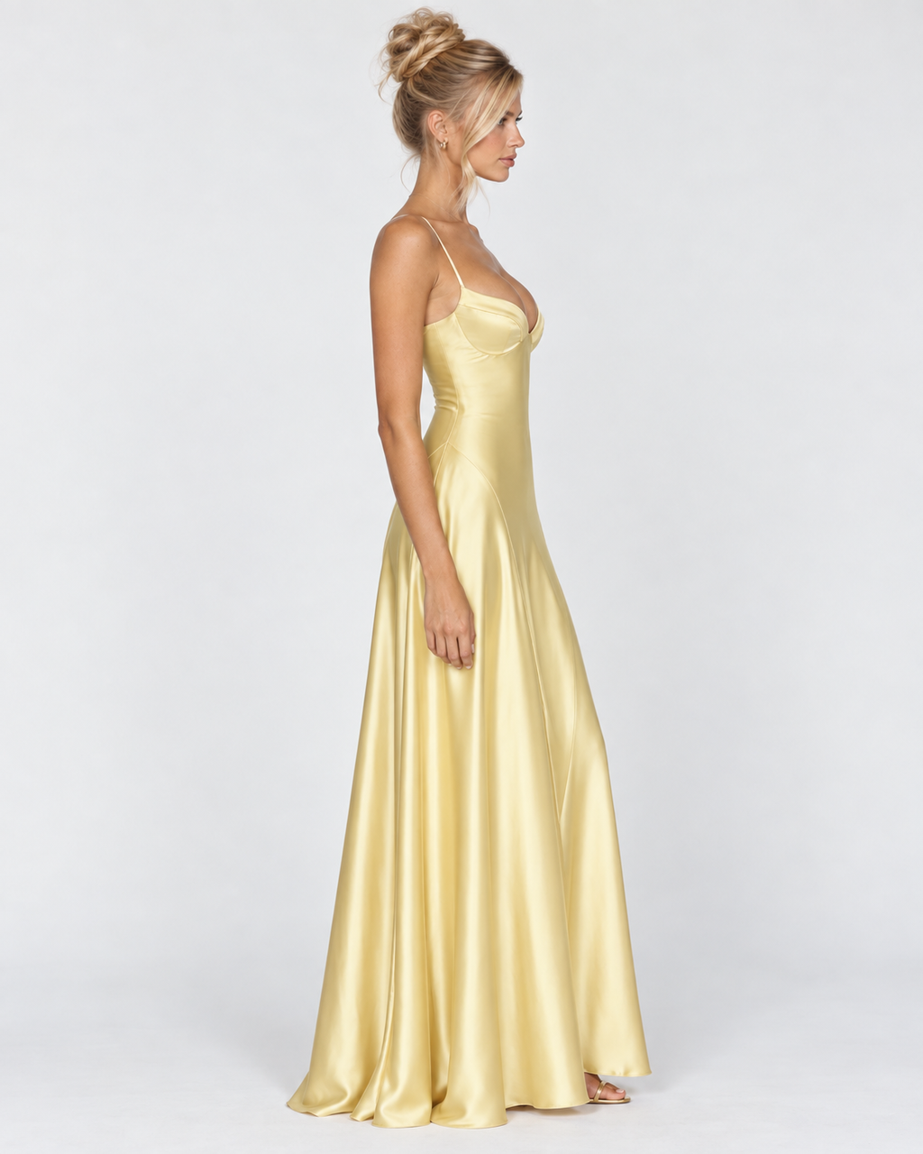 Vestido longo em cetim com corpete e cordões nas costas