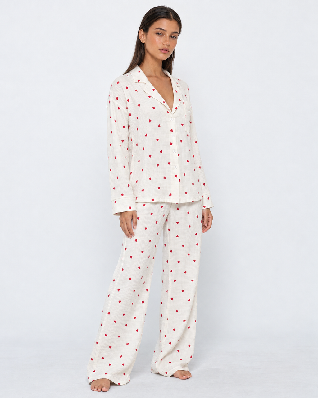 Pijama comprido com pequenos corações