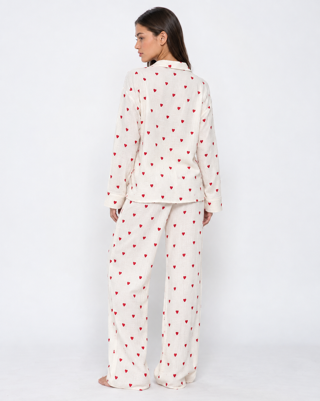 Pijama comprido com pequenos corações