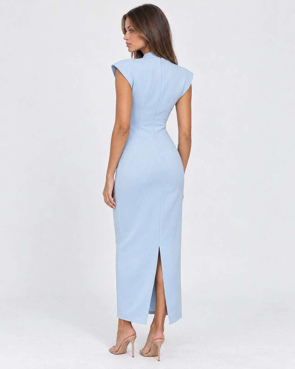 Vestido longo com ombros estruturados e decote em V