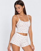 Conjunto de camisola e calções com pequenas flores rosas