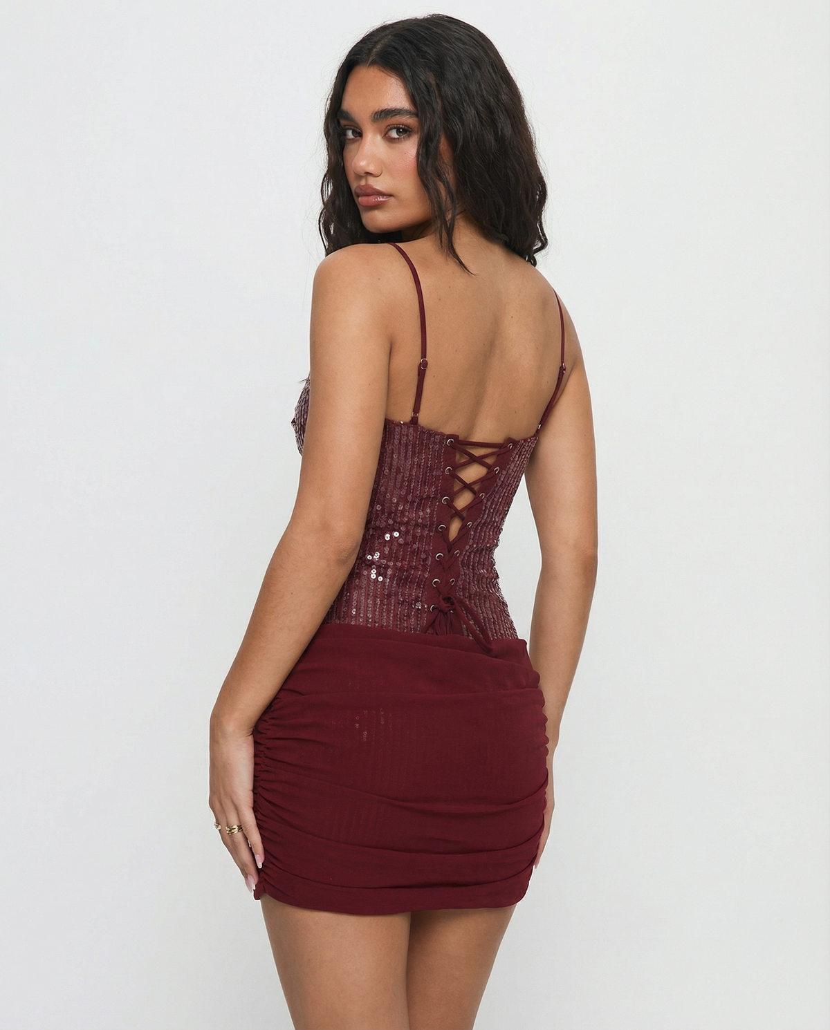 Vestido Curto de Lantejoulas com Corpete Celeste do Vale
