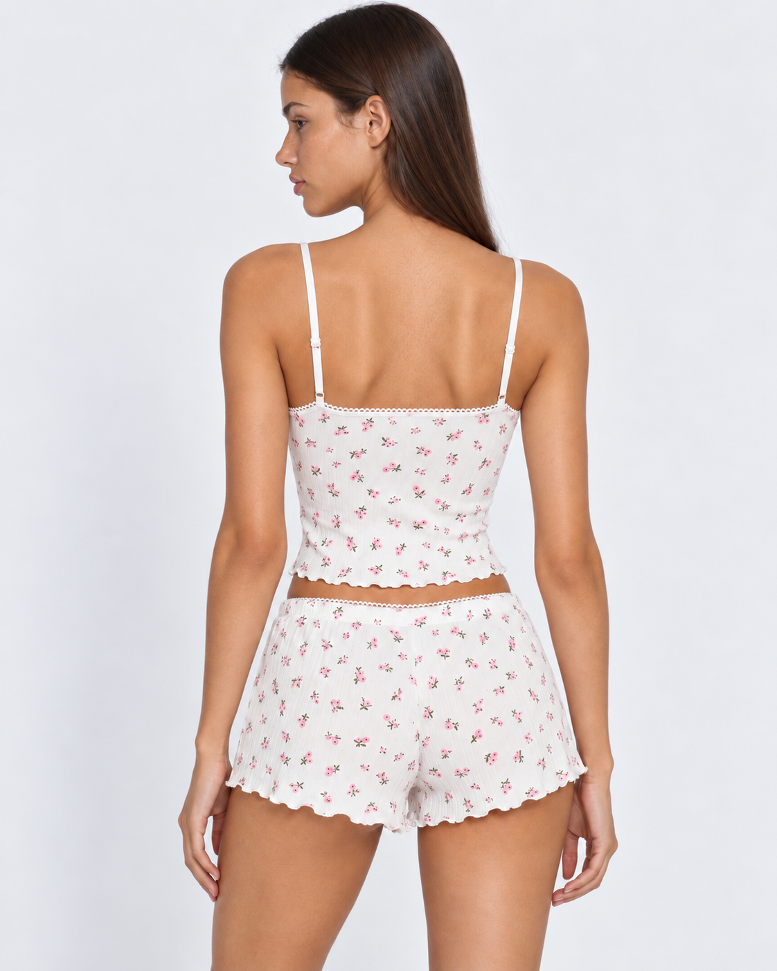 Conjunto de camisola e calções com pequenas flores rosas