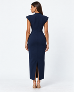 Vestido longo com ombros estruturados e decote em V