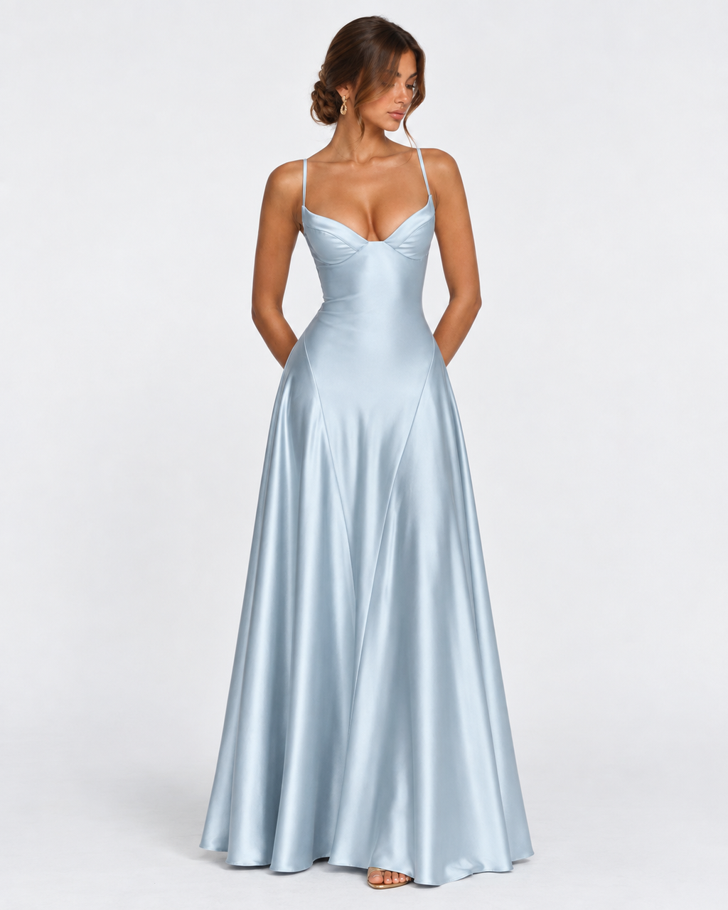 Vestido longo em cetim com corpete e cordões nas costas