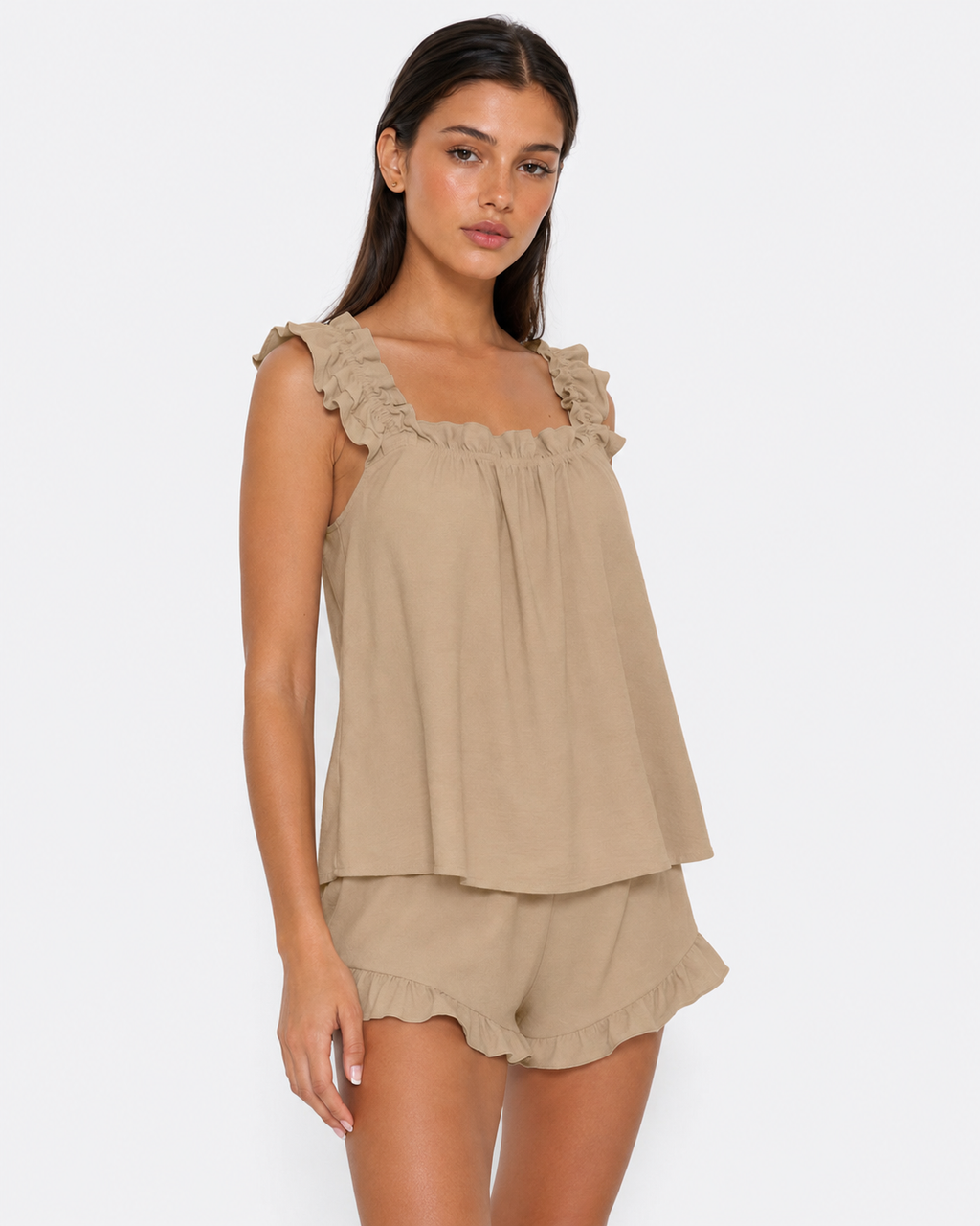 Conjunto leve com alças e calções com folhos