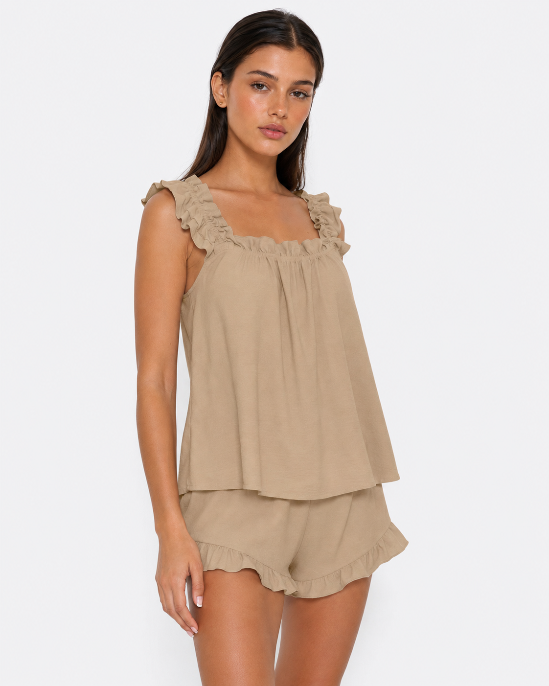 Conjunto leve com alças e calções com folhos