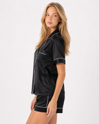 Pijama curto Monaco em cetim com vivos contrastantes