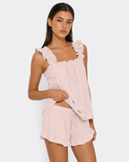 Conjunto leve com alças e calções com folhos