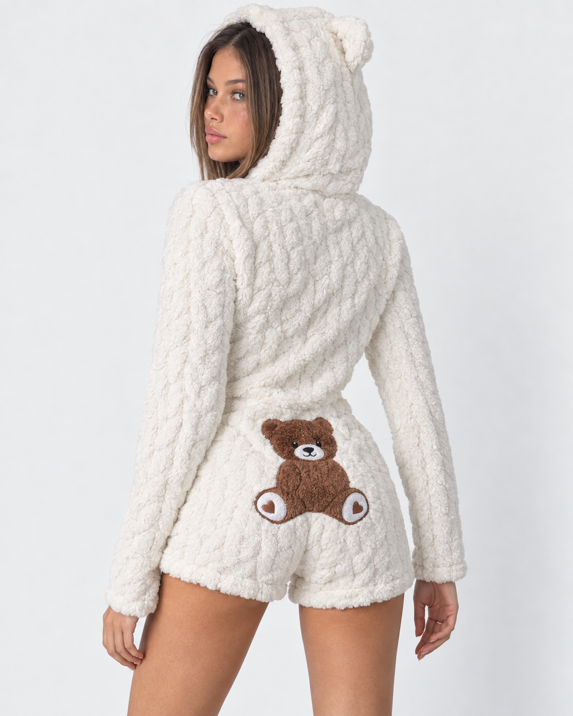 Macacão felpudo com capuz e orelhas de urso