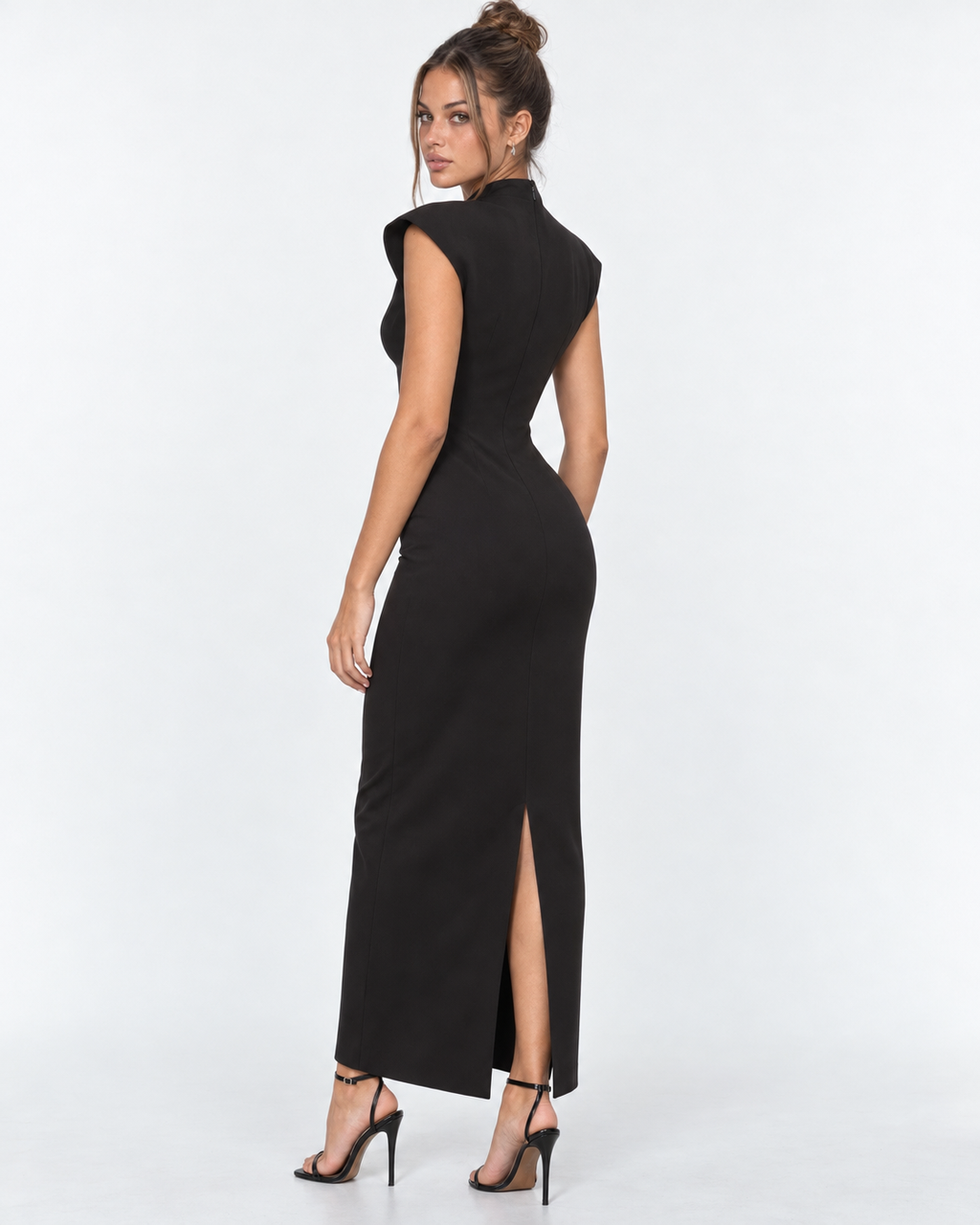 Vestido longo com ombros estruturados e decote em V