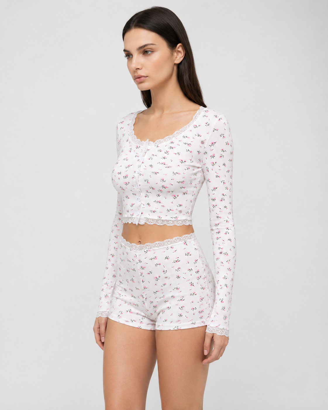 Pijama floral com camisola curta de manga comprida