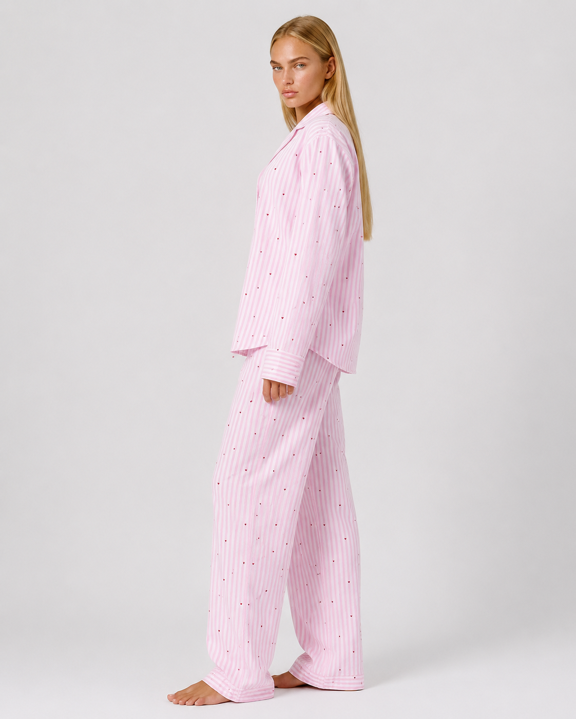 Pijama comprido às riscas rosas com corações