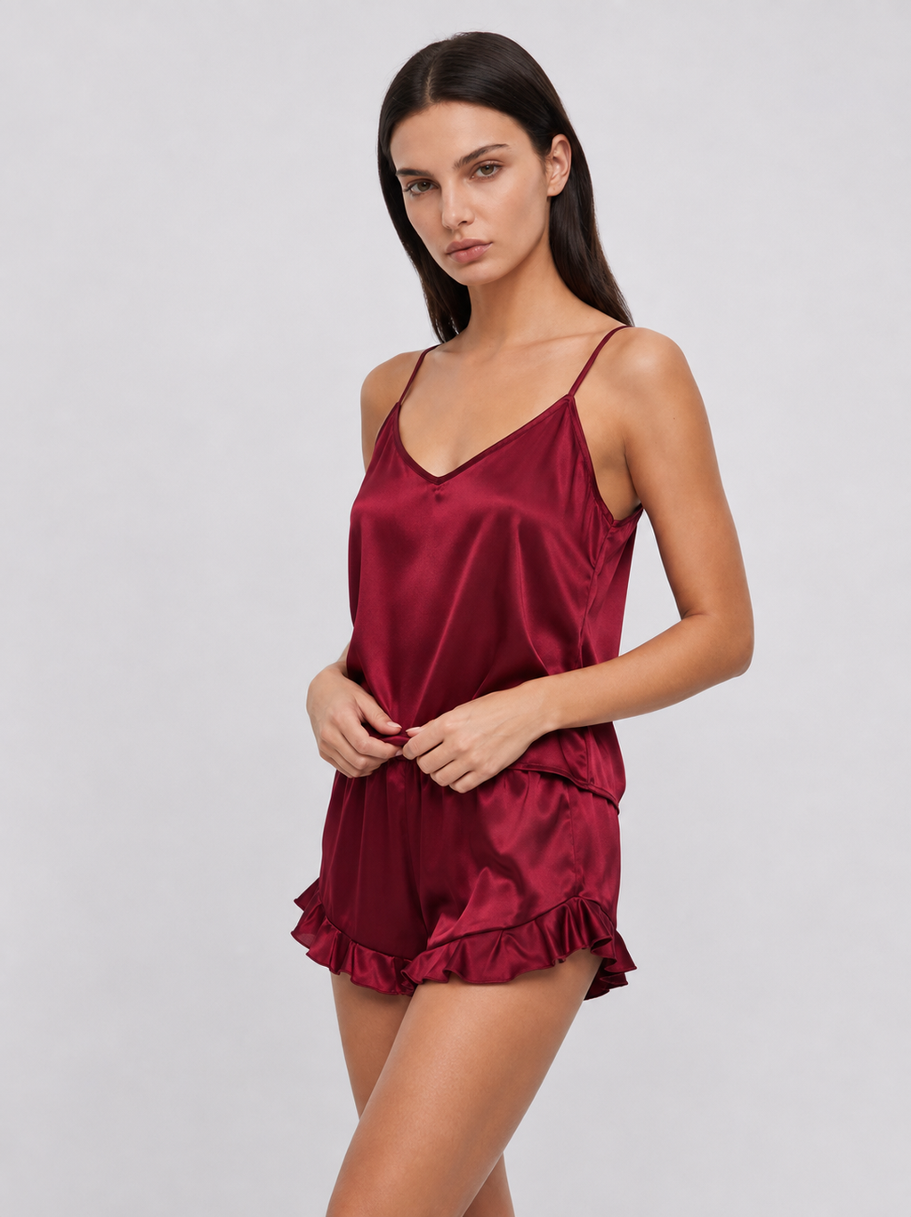 Conjunto em cetim com costas cruzadas e calções com folhos