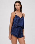 Conjunto em cetim com costas cruzadas e calções com folhos