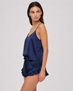 Conjunto em cetim com costas cruzadas e calções com folhos