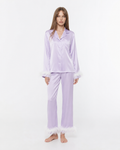 Pijama em cetim com remates de penas