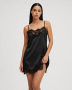 Camisa de dormir fluida com renda e costas abertas