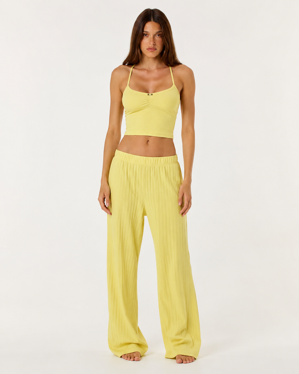 Conjunto em malha com camisola curta e calças largas