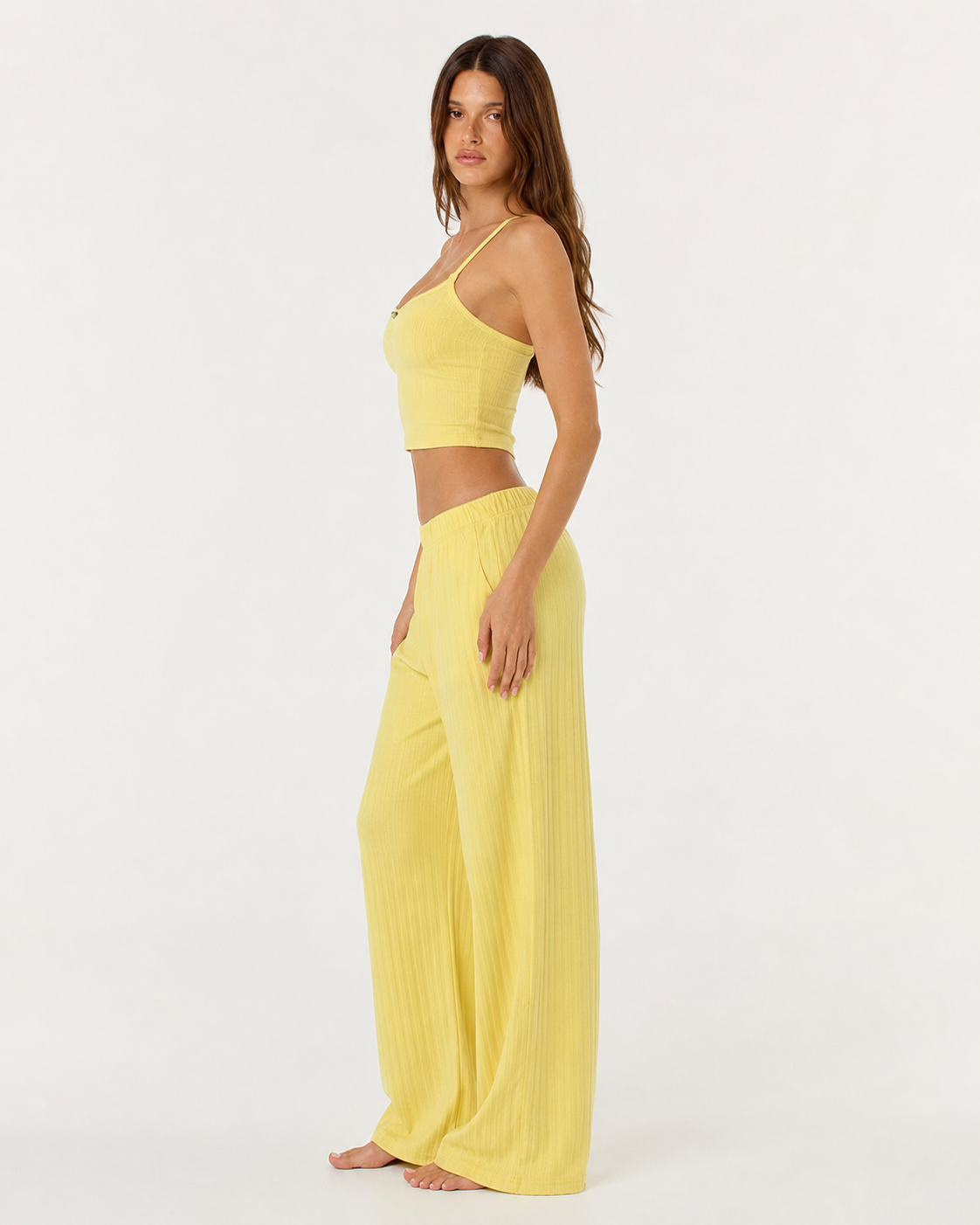 Conjunto em malha com camisola curta e calças largas