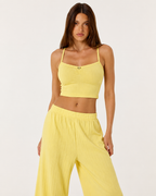 Conjunto em malha com camisola curta e calças largas