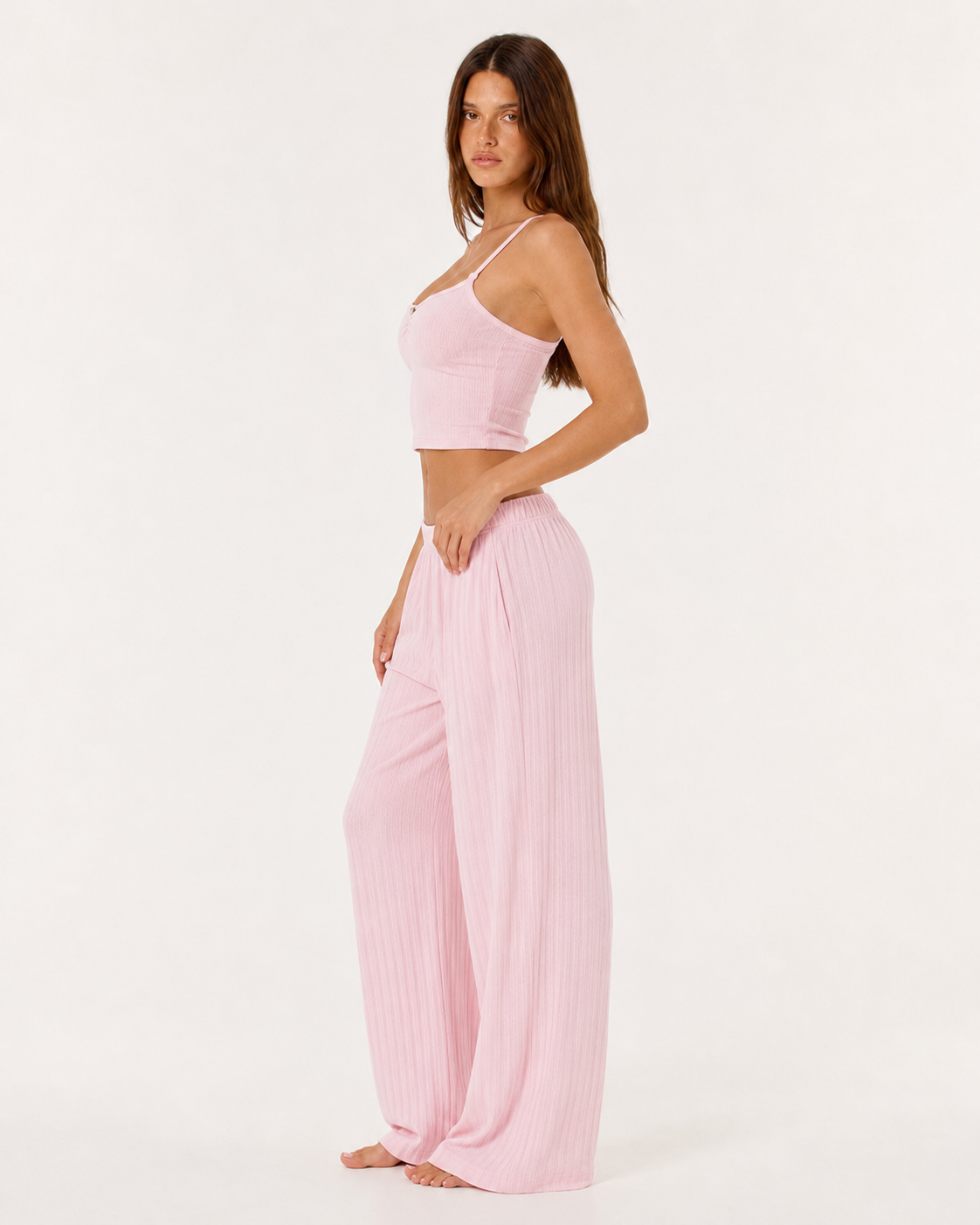 Conjunto em malha com camisola curta e calças largas