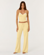Conjunto suave com camisola ajustada e calças largas