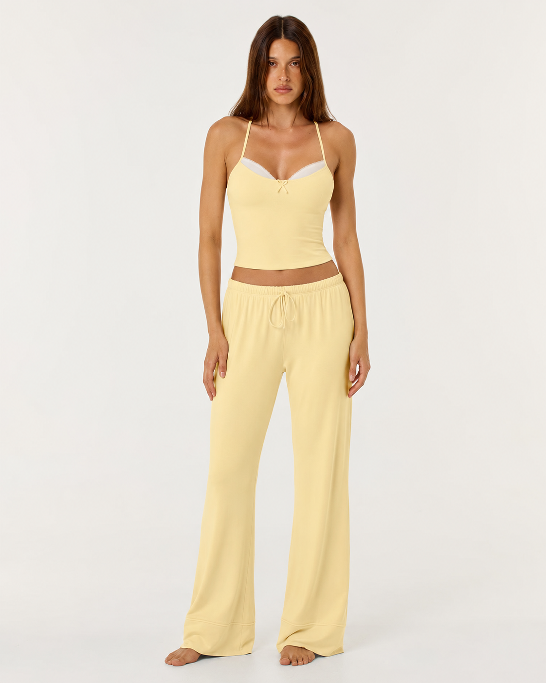 Conjunto suave com camisola ajustada e calças largas