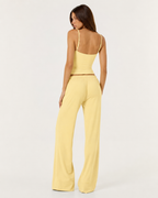 Conjunto suave com camisola ajustada e calças largas