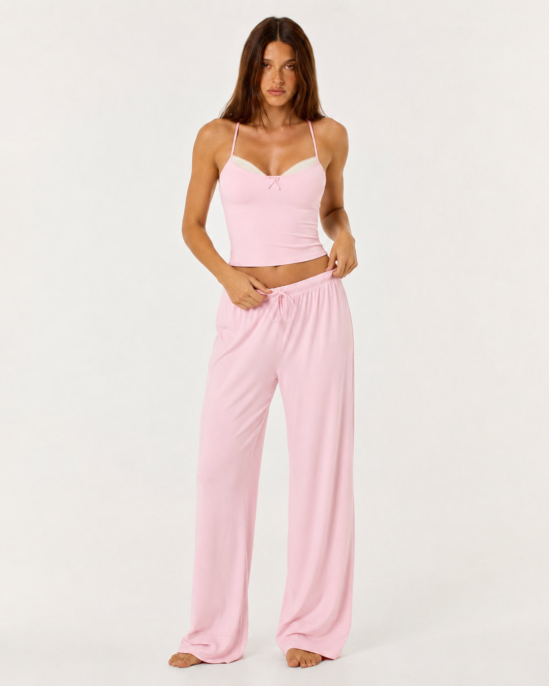 Conjunto suave com camisola ajustada e calças largas