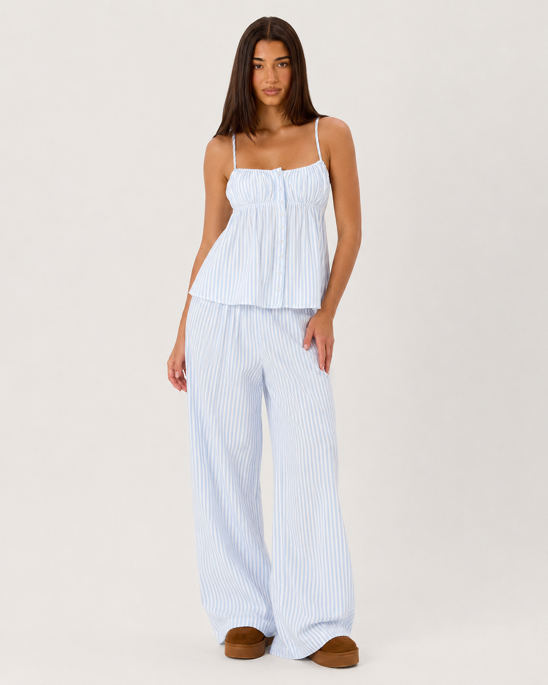 Conjunto às riscas com camisola fluida e calças largas