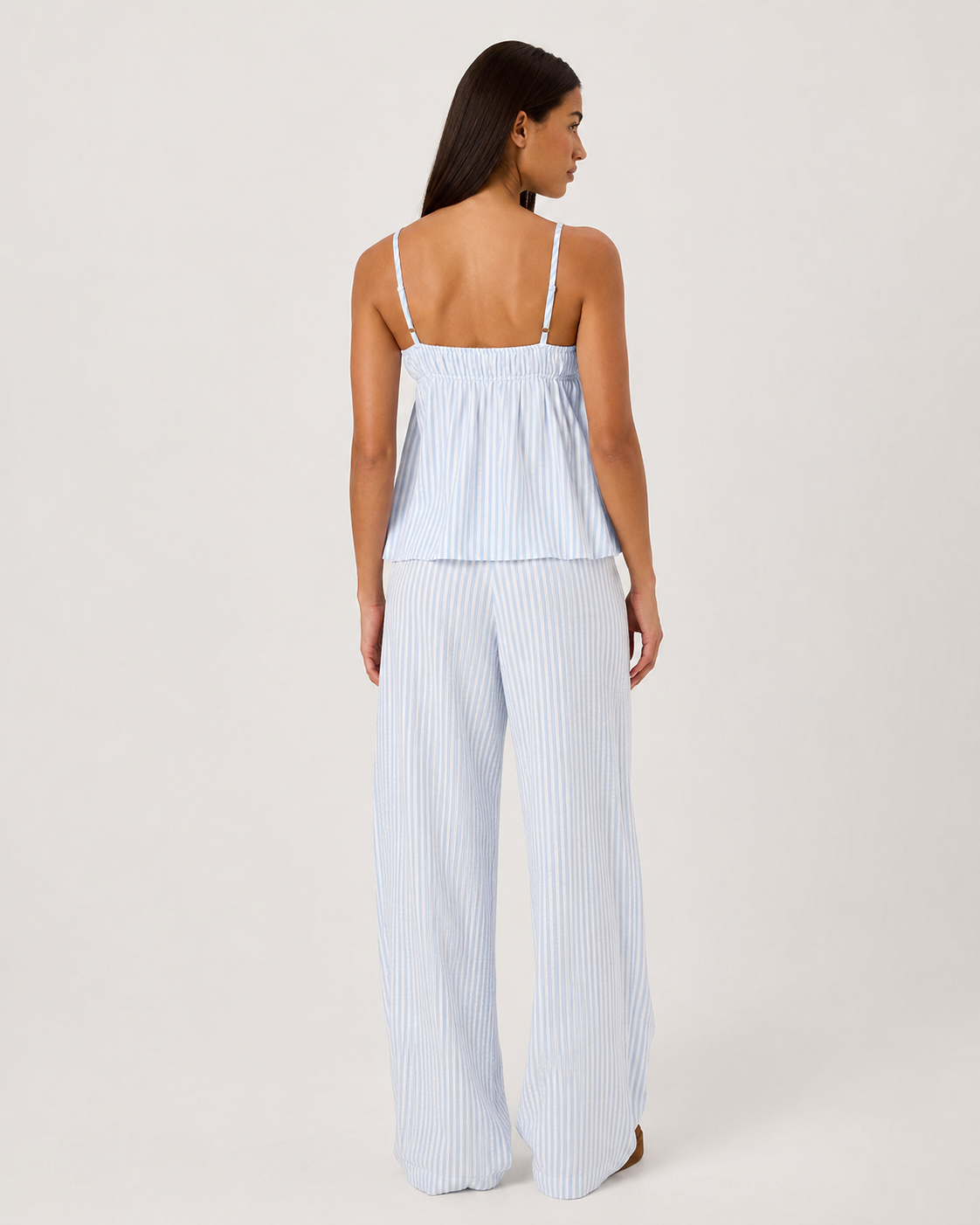 Conjunto às riscas com camisola fluida e calças largas